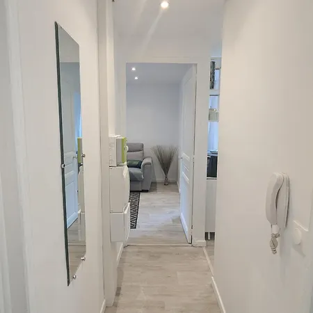 Apartment 2 Center Rated Parking Option *